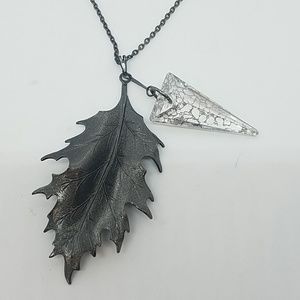 GASOLINE GLAMOUR Jewelry - Fire from heaven gunmetal leaf necklace
Swarovski GASOLINE GLAMOUR Jewelry - Fire from heaven gunmetal leaf necklace
Swarovski